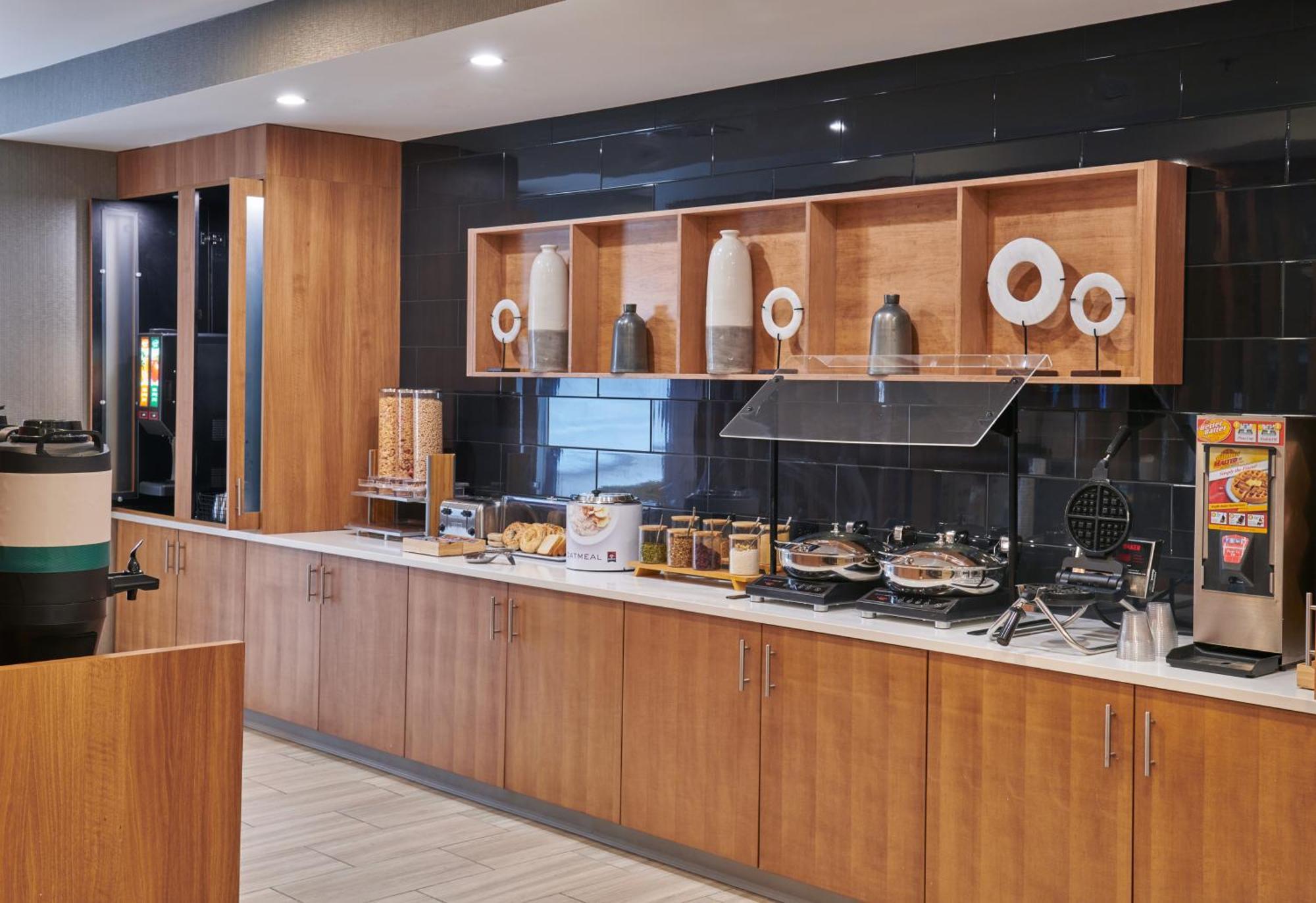 Springhill By Marriott Detroit Hotel 3*